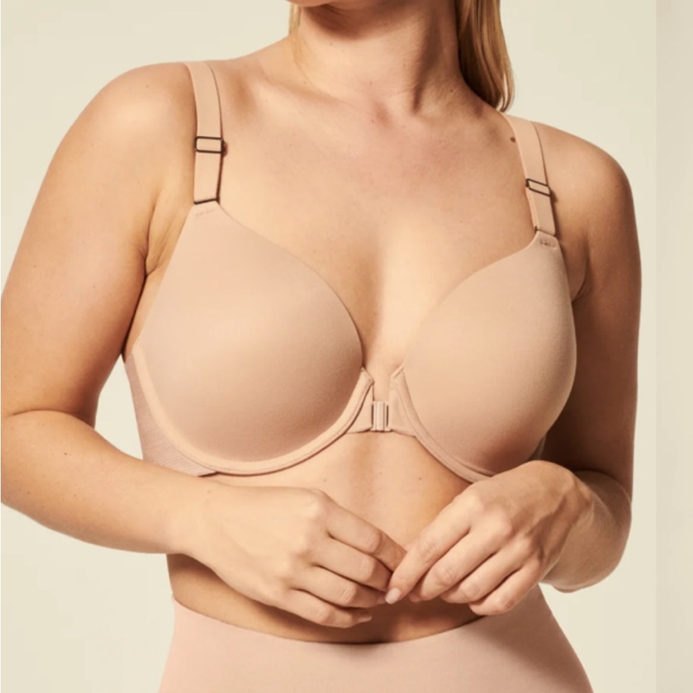 SOLD : idk why pm didn’t mark it sold NWT Spanx Bra-